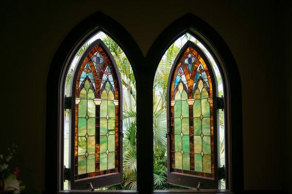 What are the most effective ways to restore a stained glass window in a UK heritage home?