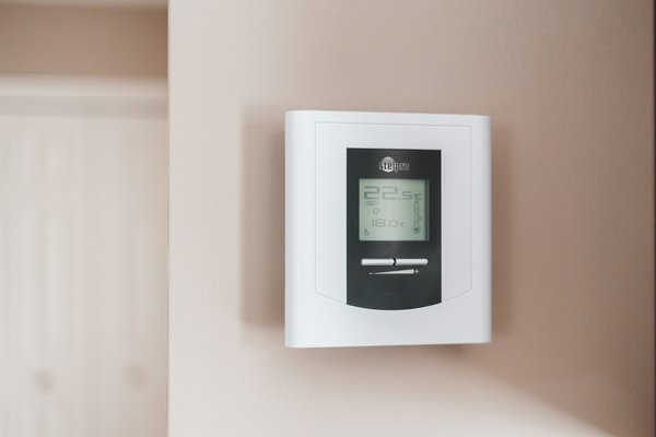 How can you implement a smart thermostat in a vintage Edinburgh townhouse?