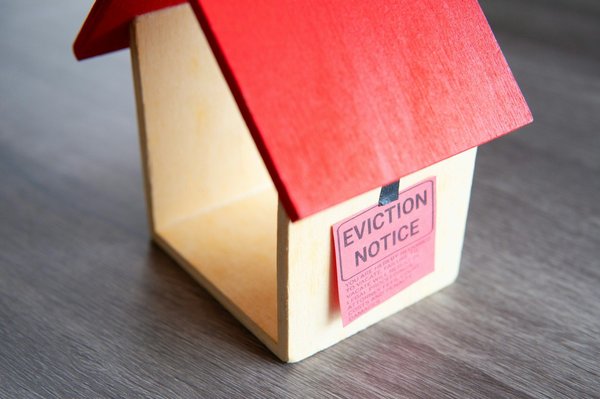 What are the 2023 changes in UK law regarding tenant eviction notices?